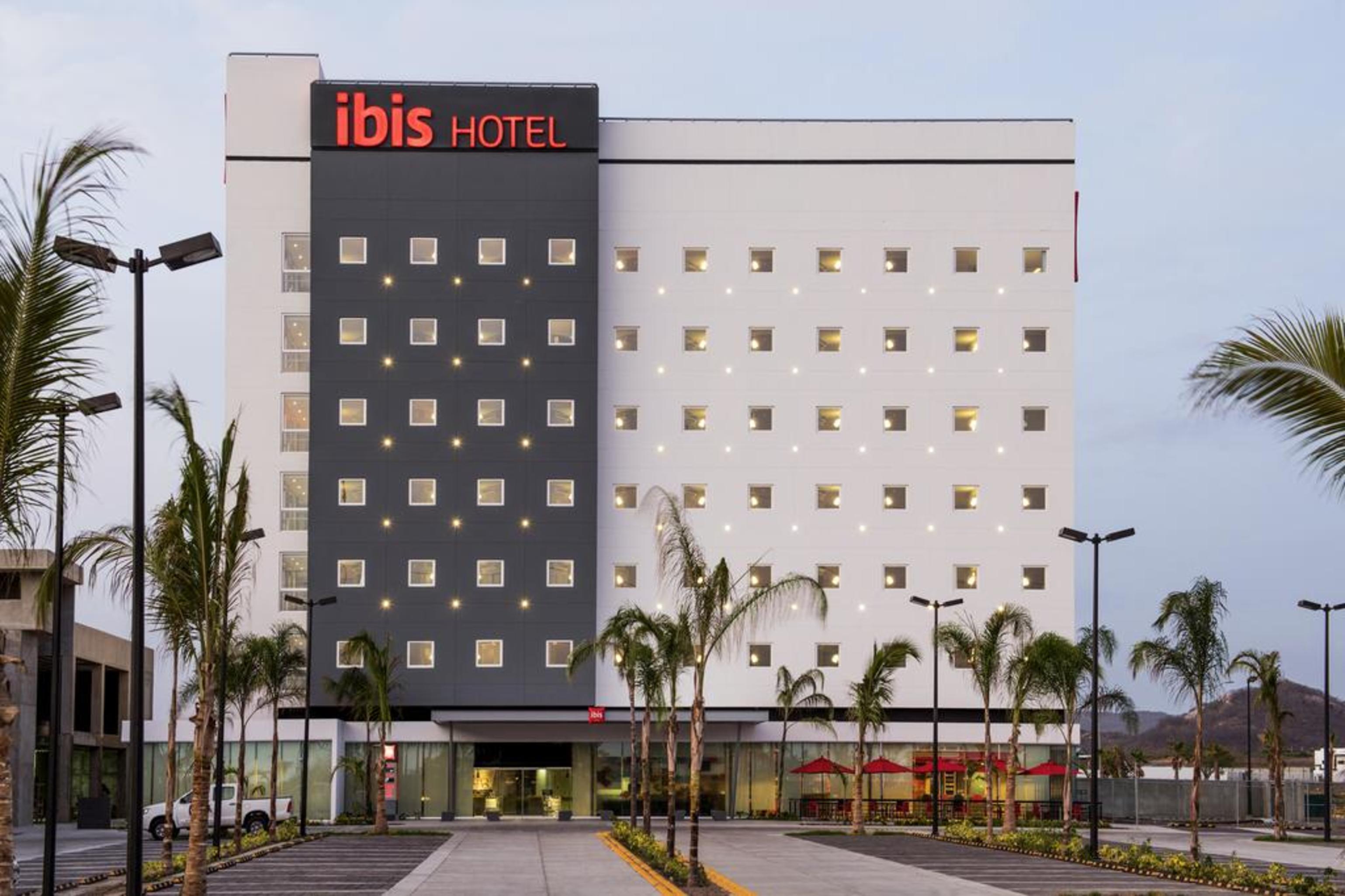 Ibis Mazatlan Marina Hotel Buitenkant foto